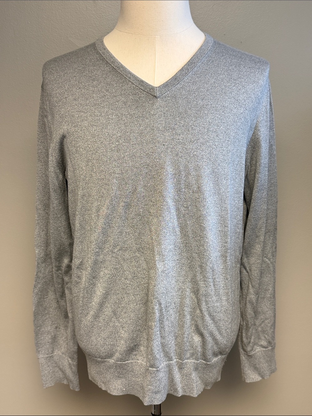 Banana Republic Luxury Blend Gray V-Neck Silk Cashmere Sweater Men’s L